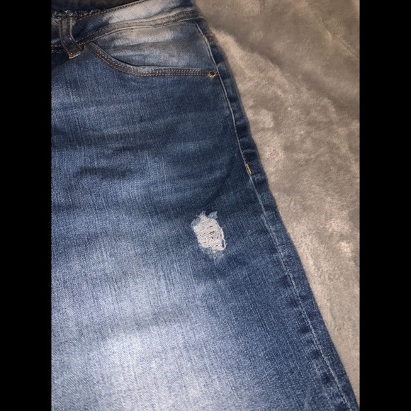 Ankle Length Skinny Jeans - Picture 3 of 3